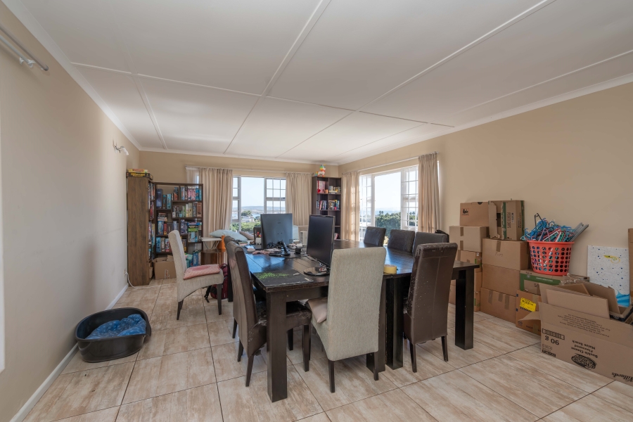 8 Bedroom Property for Sale in Middedorp Western Cape